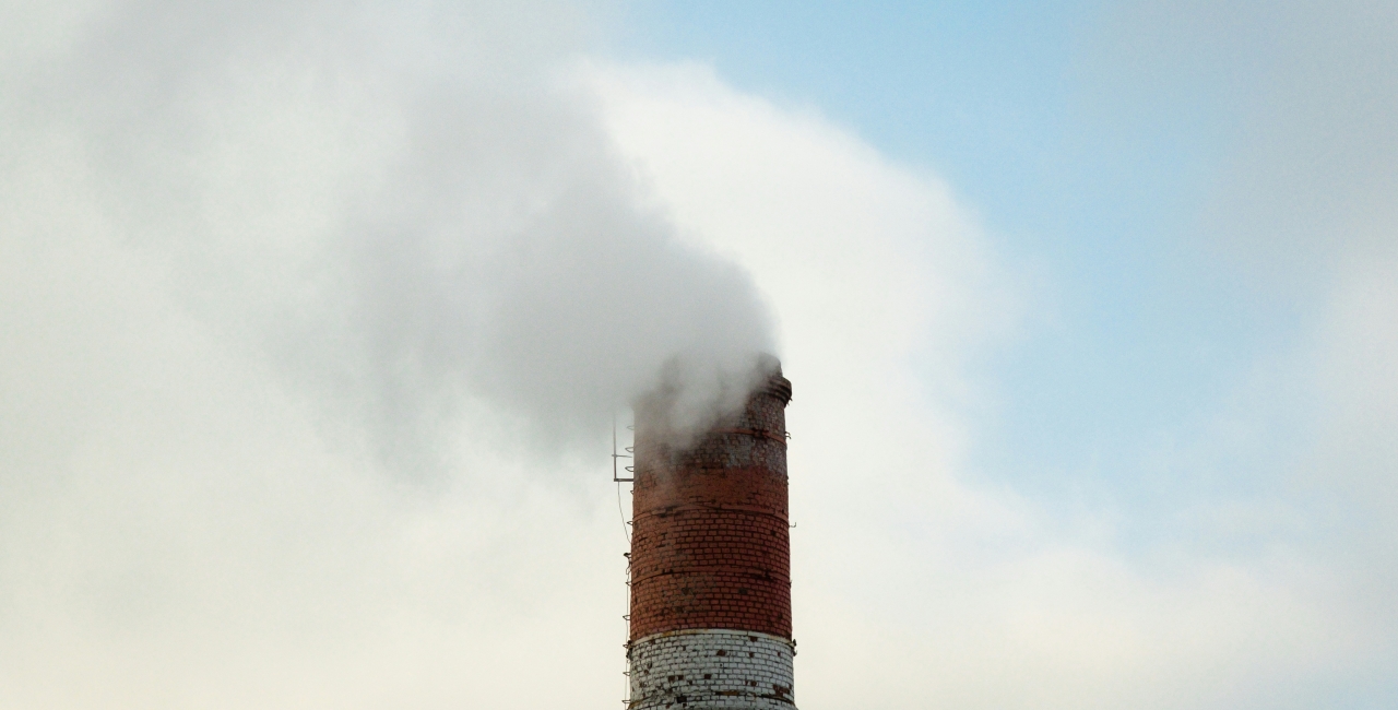 Decarbonizare, competitivitate și risc de relocare: poate Comisia Europeană să corecteze efectele economice ale propriei ambiții climatice?