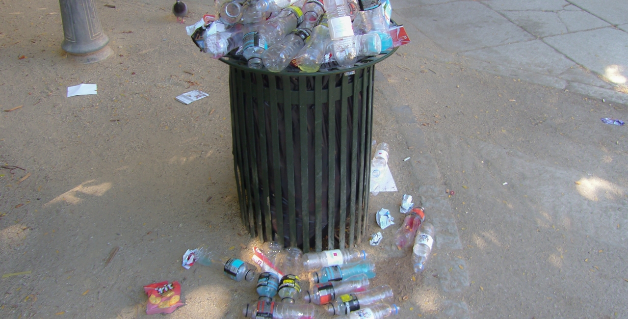 Reciclarea plasticului intră într-o nouă bătălie europeană: ce vrea, de fapt, Comisia prin „Call for Evidence” privind sustenabilitatea tehnologiilor de reciclare