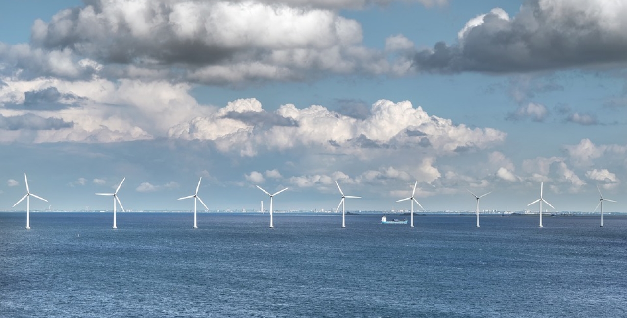 Innovation in windfarm technology: Mammoet turned SPMTs into giant forklifts for successful marshaling project