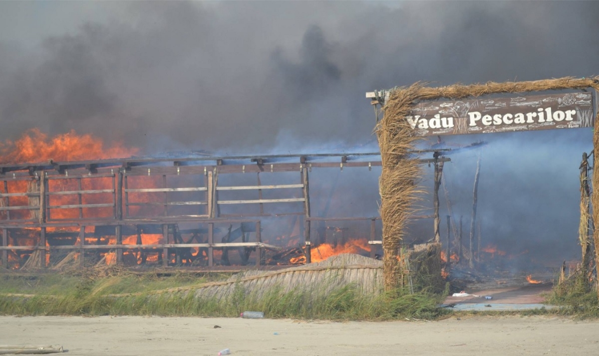 Incendiu în Rezervația Biosfera Delta Dunării: Zeci de hectare de vegetație au ars la Vadu - VIDEO