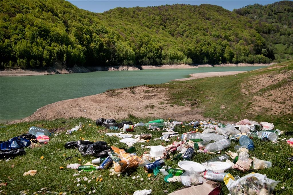 Aplicaţia care te ajută să marchezi pe hartă zonele în care deşeurile sunt depozitate necorespunzător