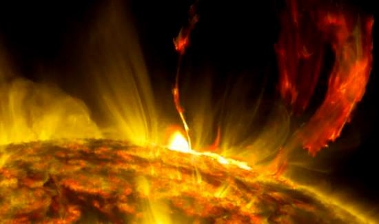 Spectaculoasă erupție solară, cu urmări pe Terra, filmată de NASA/VIDEO